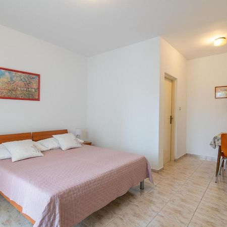 Apartments With A Parking Space Mandre, Pag - 18748 Kolan Exterior foto