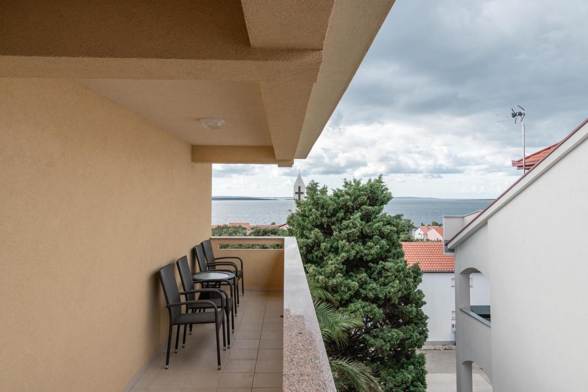 Apartments With A Parking Space Mandre, Pag - 18748 Kolan Exterior foto