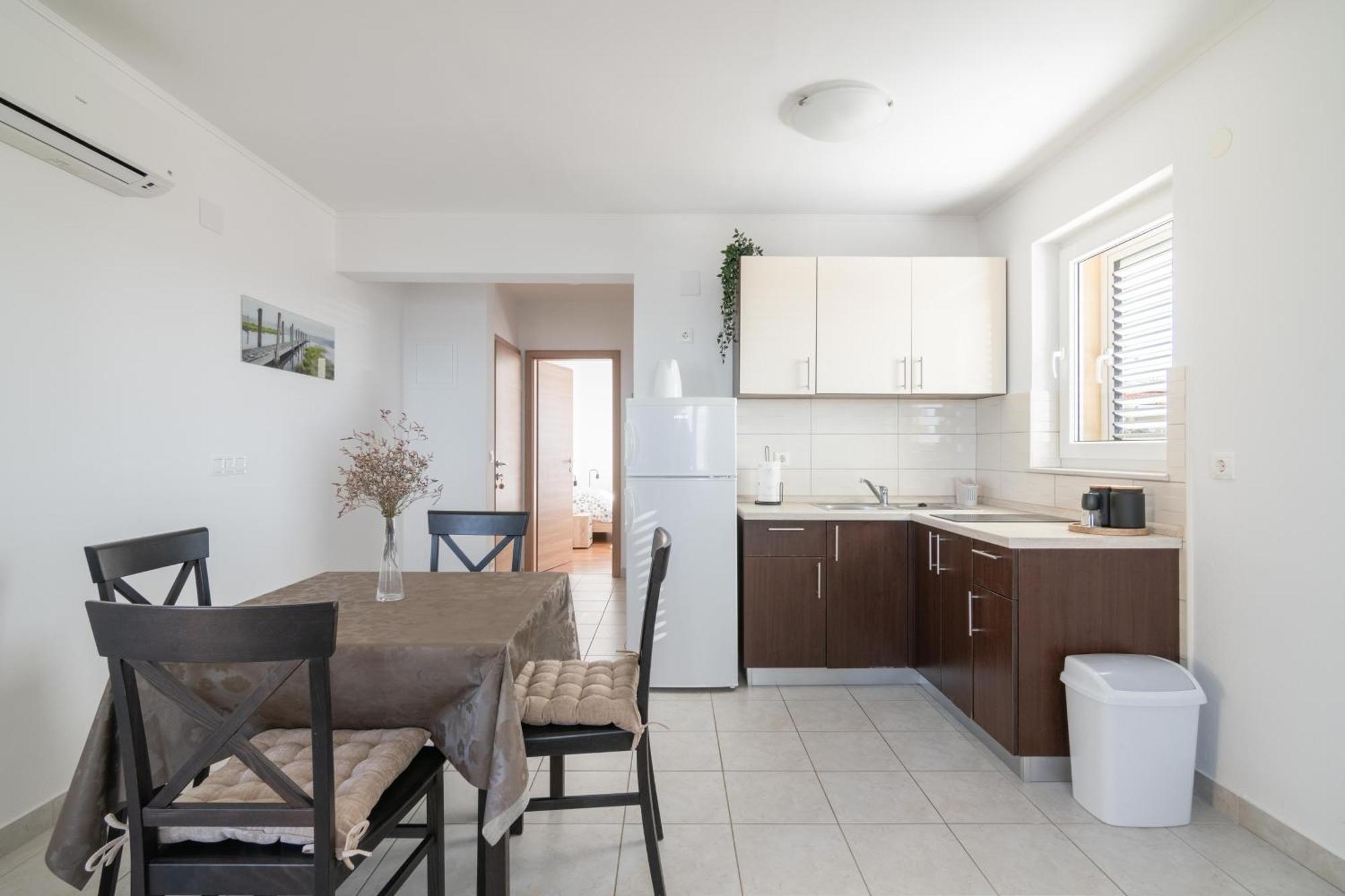 Apartments With A Parking Space Mandre, Pag - 18748 Kolan Exterior foto