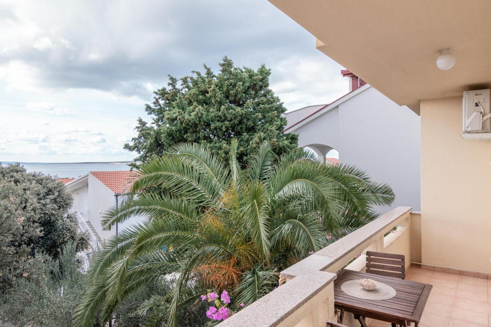 Apartments With A Parking Space Mandre, Pag - 18748 Kolan Exterior foto